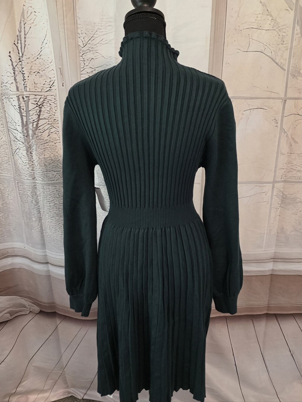 Ribbed Knit Long-Sleeve Dress in Deep Green - Picture 3 of 6